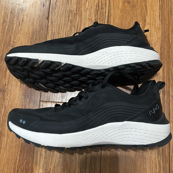 Ryka Kaya Black Walking Shoes, 7.5 - Picture 10 of 13